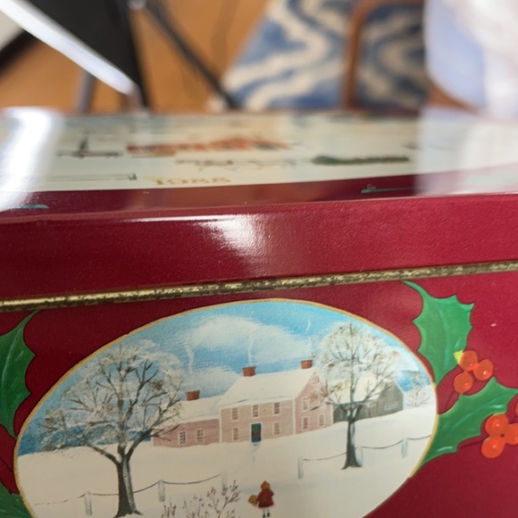❤️5/$25 Pair of Vintage Christmas Tins - Picture 8 of 8